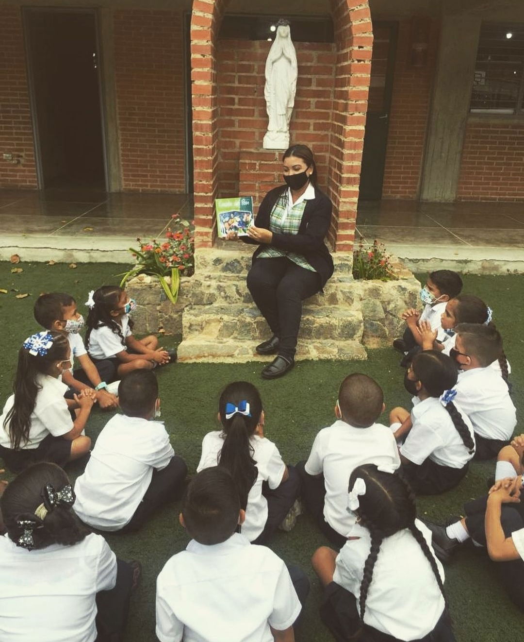 MANO AMIGA MARICHES. VENEZUELA