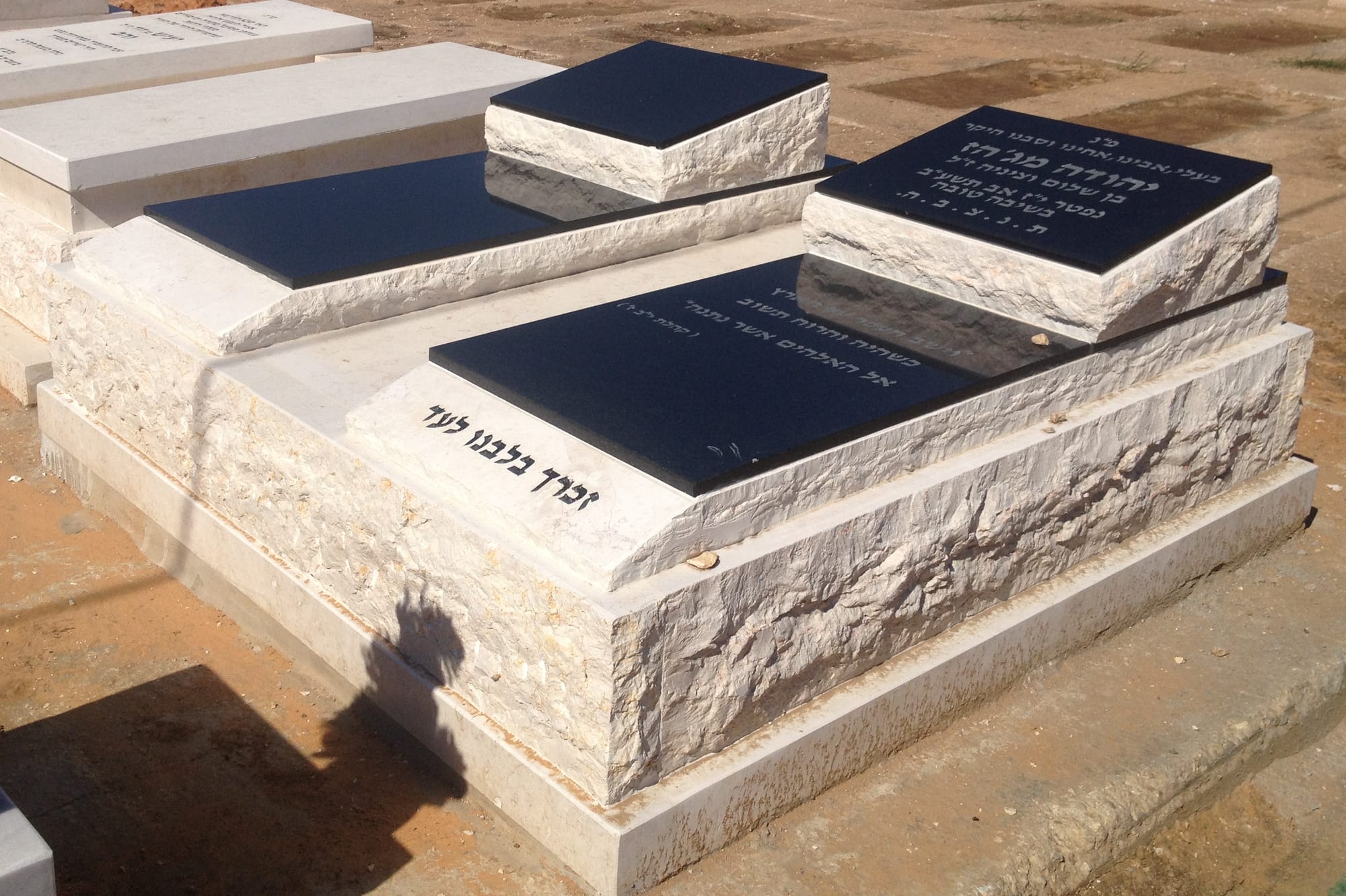 מצבות משולבות חומרים לבניין מצבות במודיעין