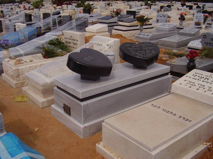 מצבות משולבות חומרים לבניין מצבות במודיעין