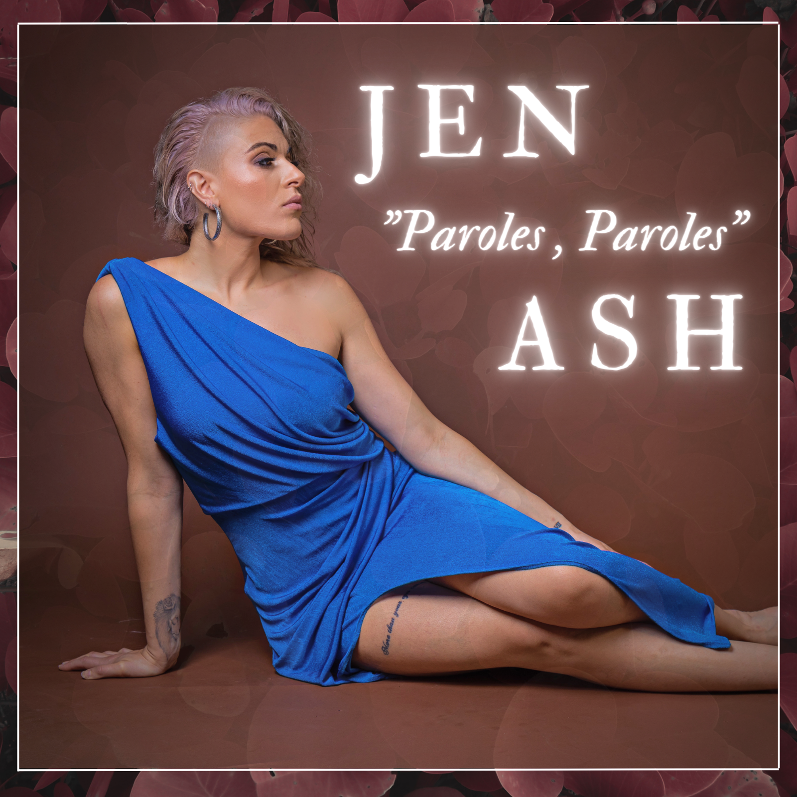 Jen Ash rinde tributo con su versión de "Paroles Paroles"