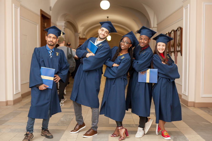 يعبر الطلاب الاجانب بمدى سعادتهم للالتحاق بالدراسة في روسيا،