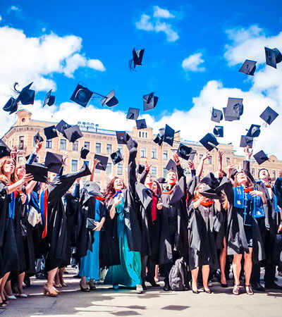 يعبر الطلاب الاجانب بمدى سعادتهم للالتحاق بالدراسة في روسيا،