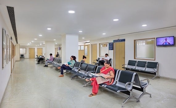 مكتب تهامة للتوظيف والخدمات العامة واجهتك نحو السياحة العلاجية الى الهند