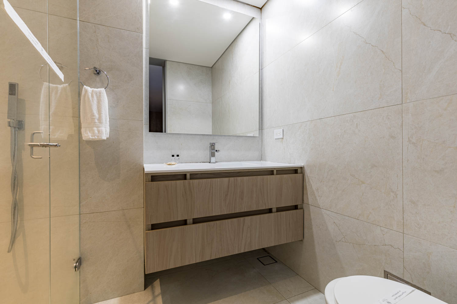 "Elevate Your Self-Care Routine: Indulge in Spa-like Luxury in the Lavish Bathrooms of our Medellin Villa"