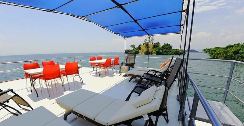 Aboard Iliza Houseboat