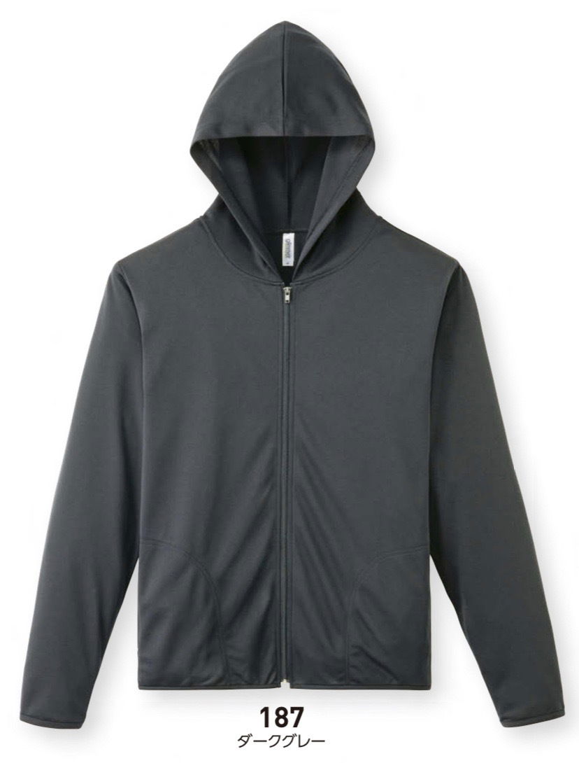 カジュアルスタイルからスポーツまで幅広く