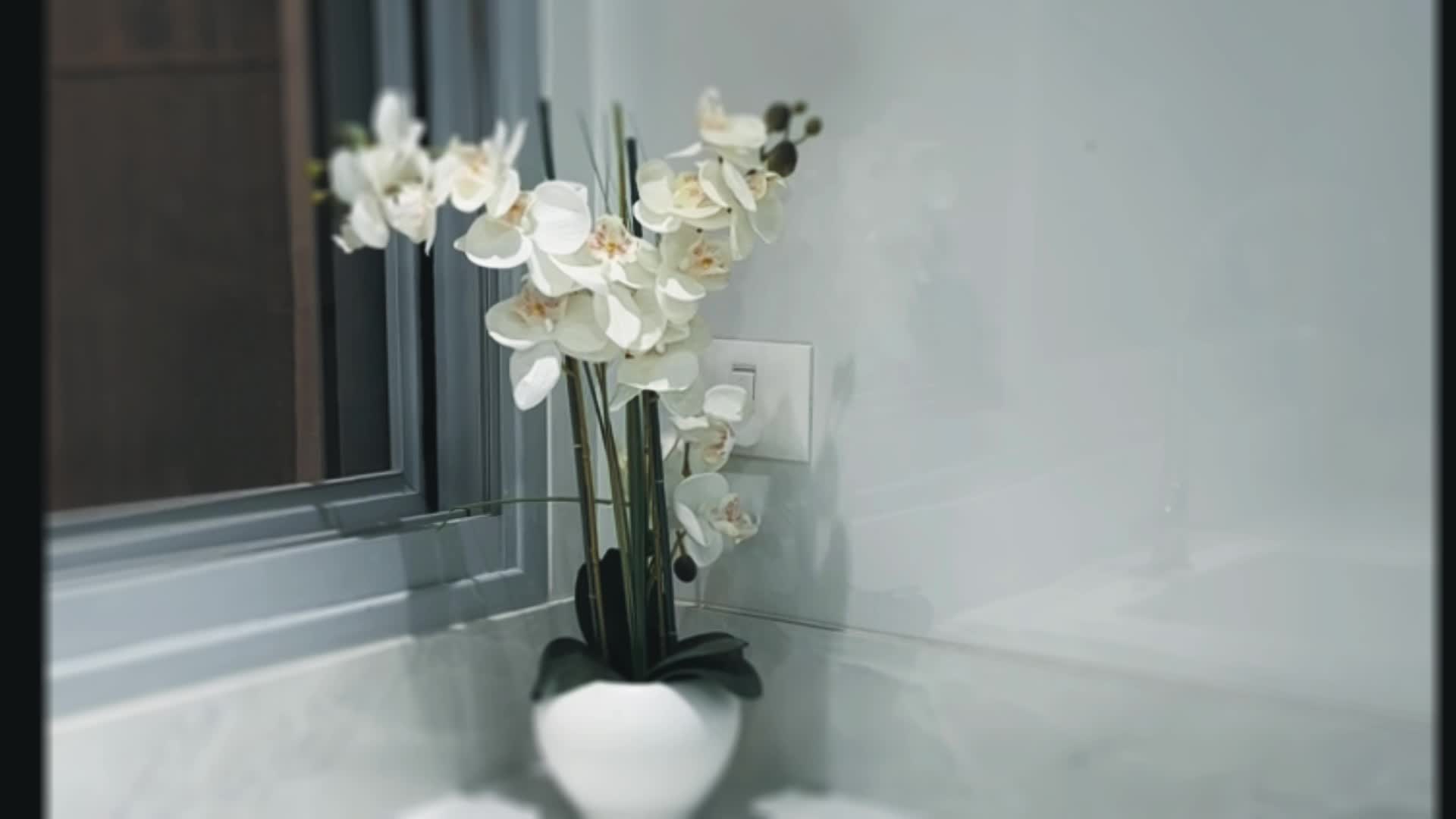 מטבח מודרני בשני צבעים 