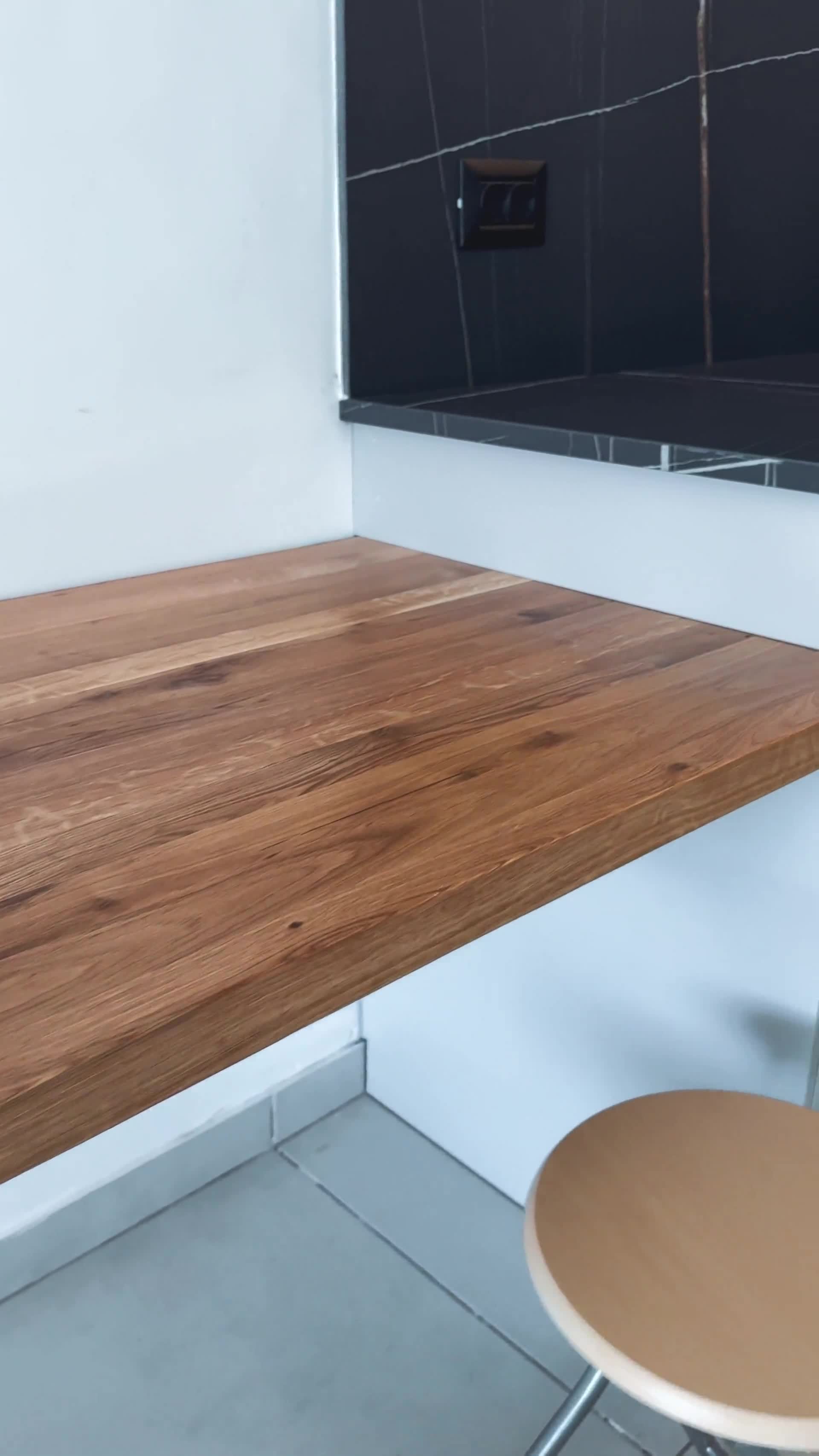 מטבח מודרני - פתיחה בלחיצה 