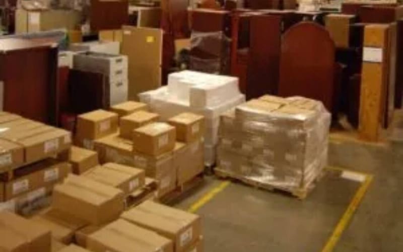 مستودع تخزين عفش وبضائع