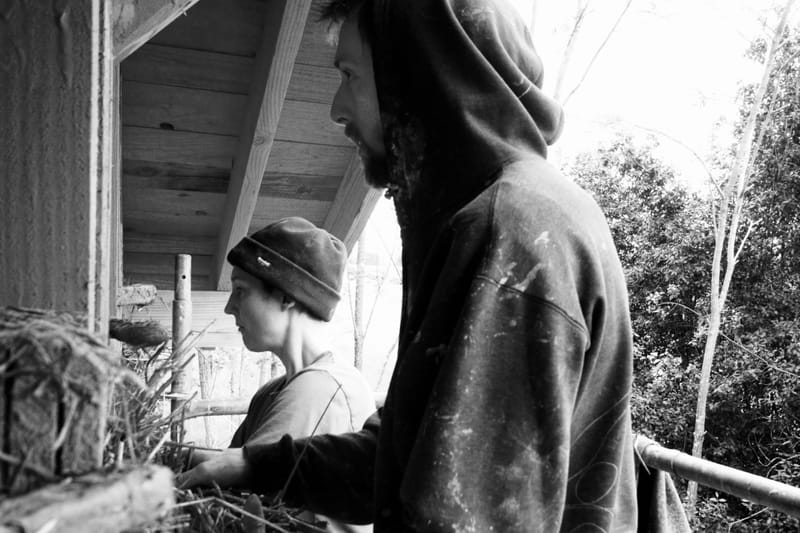 Terre, paille et tu tasses