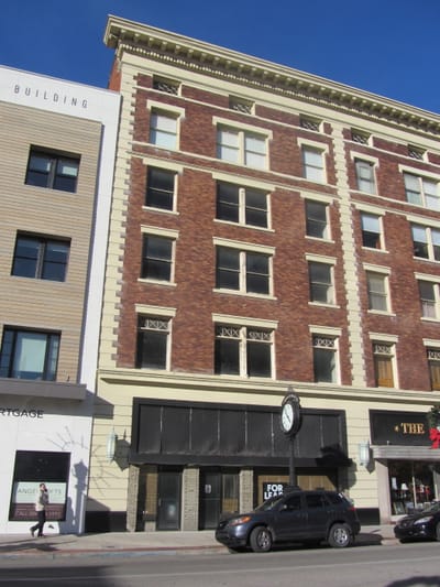 922-924 4th Avenue - Retail/Office Space