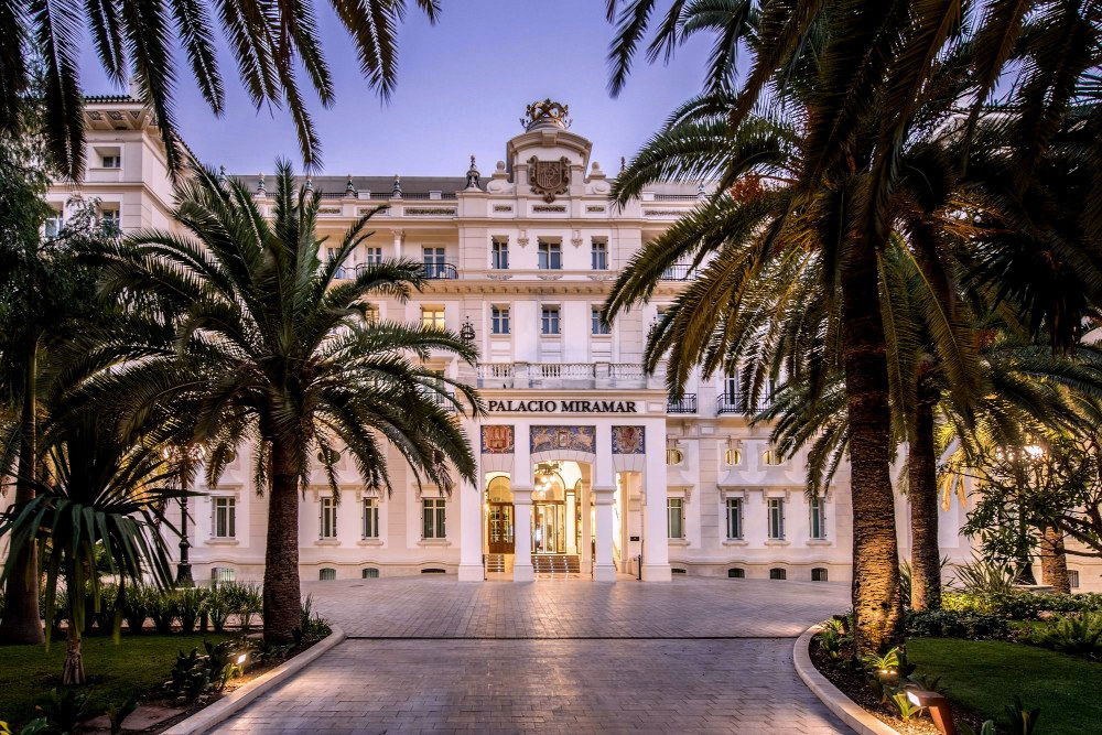 Hotels & Resorts