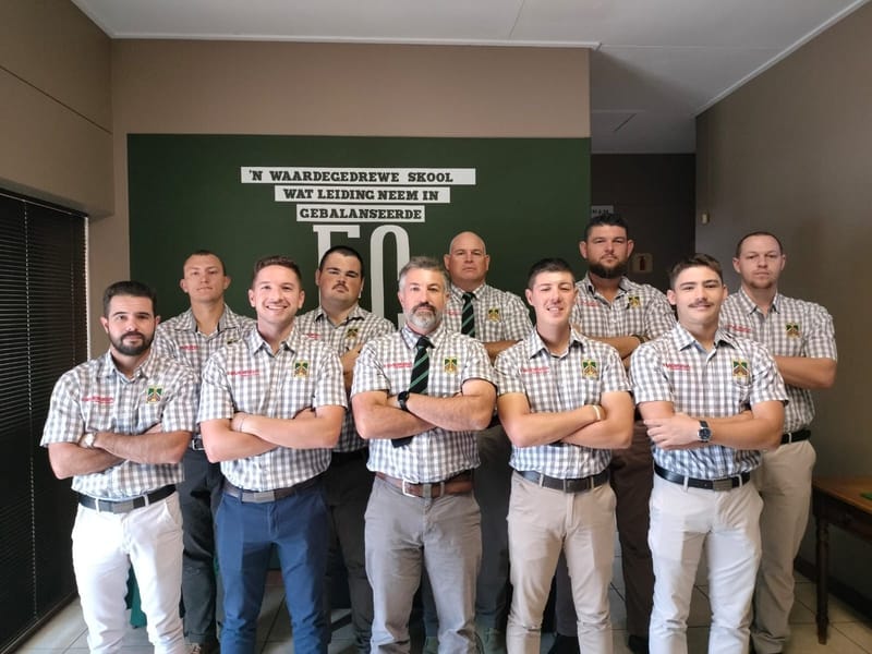 Ons rugby afrigters spog met 'n nuwe uitrusting.