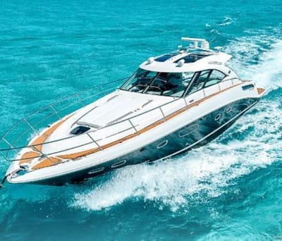 Exploring the Exhilarating Water Sports in Cancun: Unforgettable Adventures Aboard Yachts and Boat Rentals