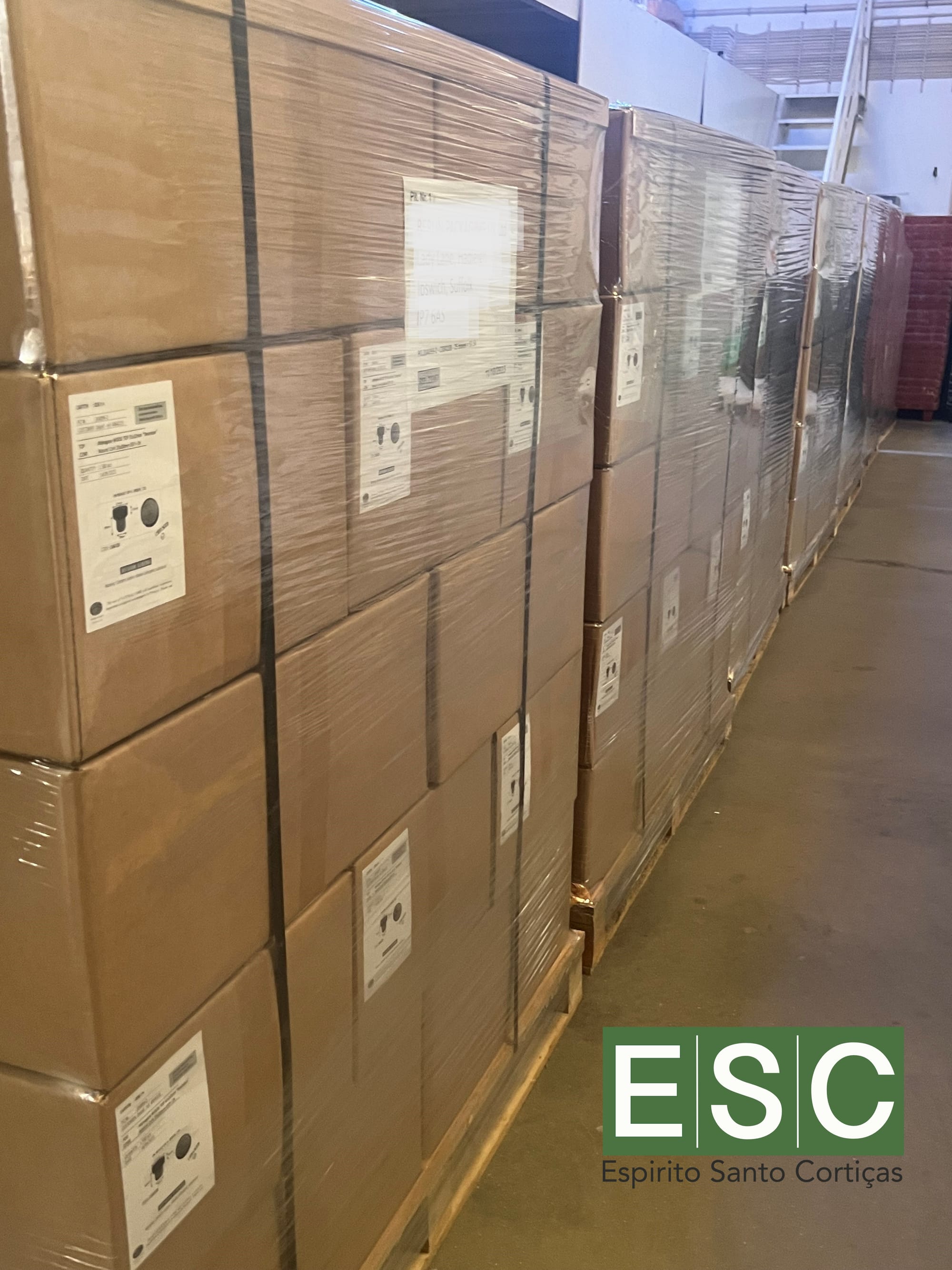 Caixas de cartão ou sacos ráfia