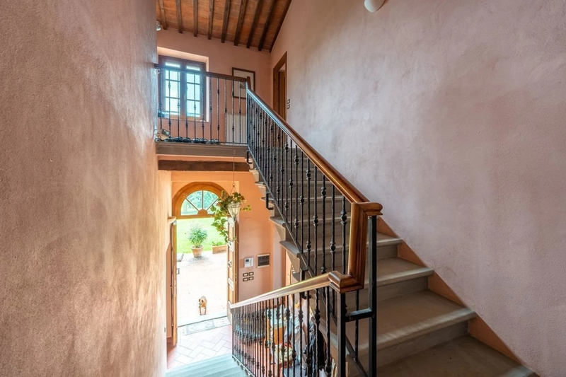 וילה מדהימה מחולקת ל 3 דירות , עם שטח משותף ובריכת שחיה Pienza Toscana