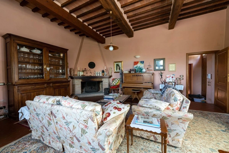 וילה מדהימה מחולקת ל 3 דירות , עם שטח משותף ובריכת שחיה Pienza Toscana