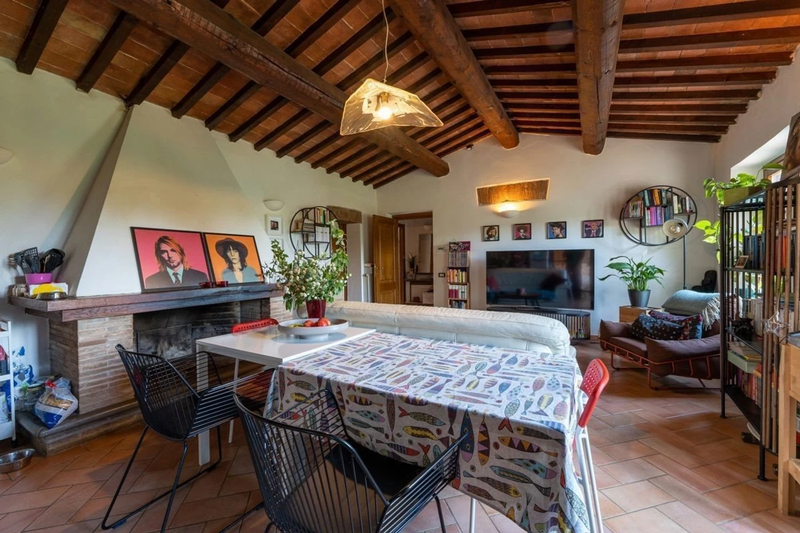 וילה מדהימה מחולקת ל 3 דירות , עם שטח משותף ובריכת שחיה Pienza Toscana