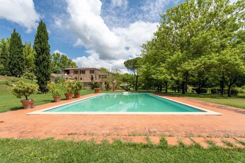 וילה מדהימה מחולקת ל 3 דירות , עם שטח משותף ובריכת שחיה Pienza Toscana