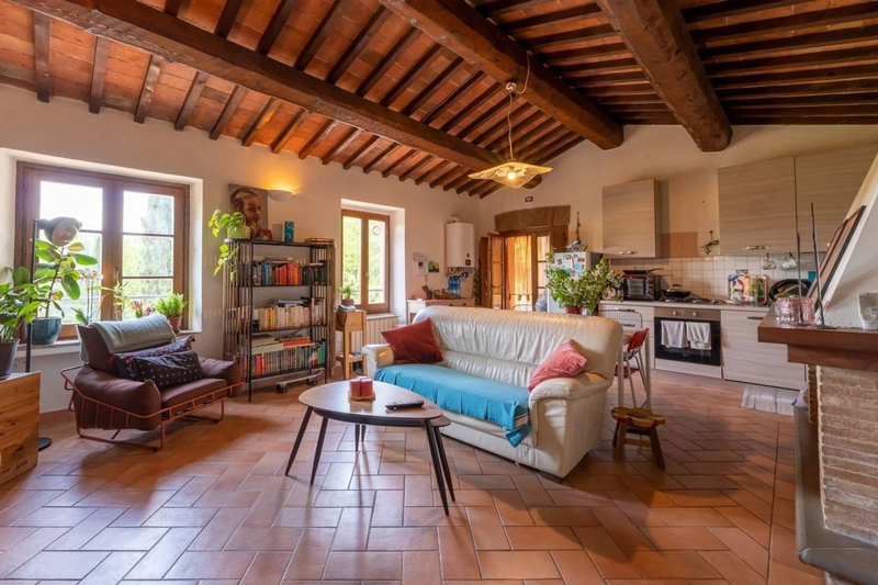 וילה מדהימה מחולקת ל 3 דירות , עם שטח משותף ובריכת שחיה Pienza Toscana