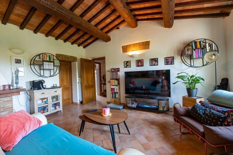 וילה מדהימה מחולקת ל 3 דירות , עם שטח משותף ובריכת שחיה Pienza Toscana