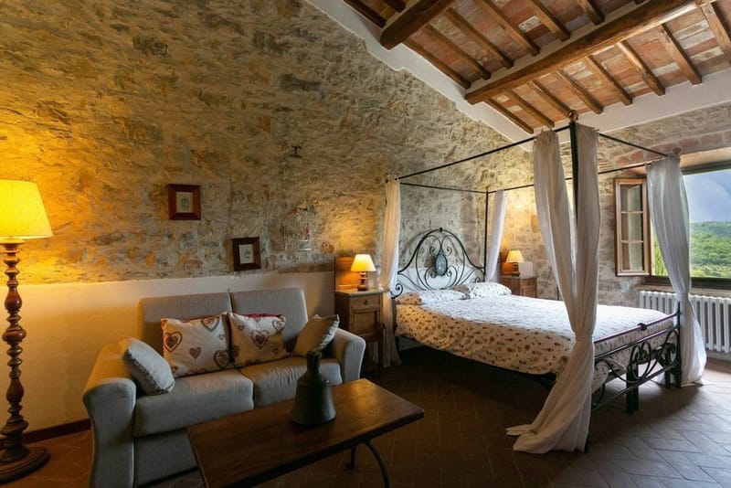 בית אוטנטי בקיאנטי טוסקנה , כבר מחולק  ועובד כדירות נופש 