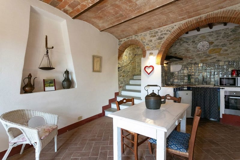 בית אוטנטי בקיאנטי טוסקנה , כבר מחולק  ועובד כדירות נופש 