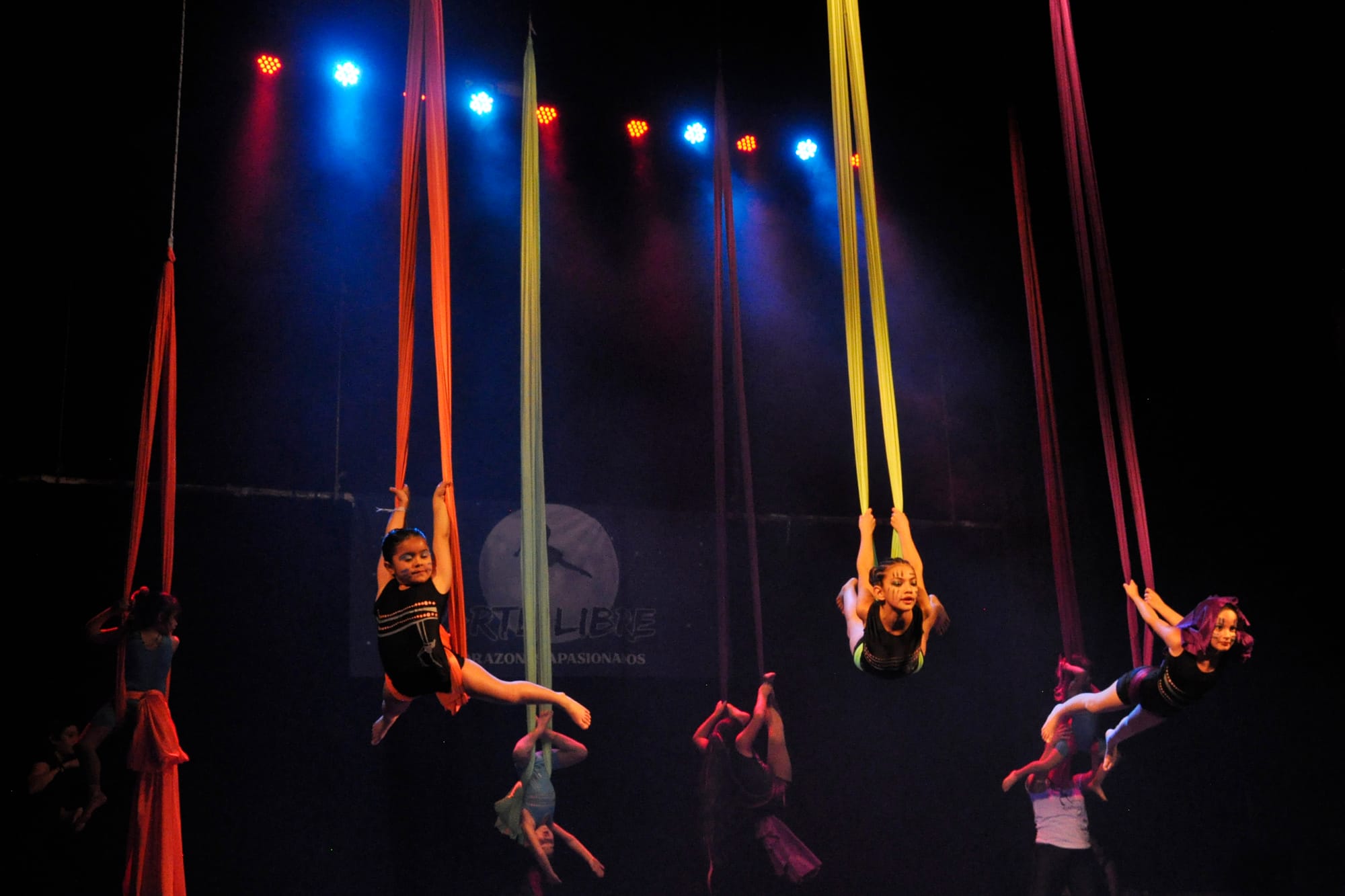 acrobacia en telas