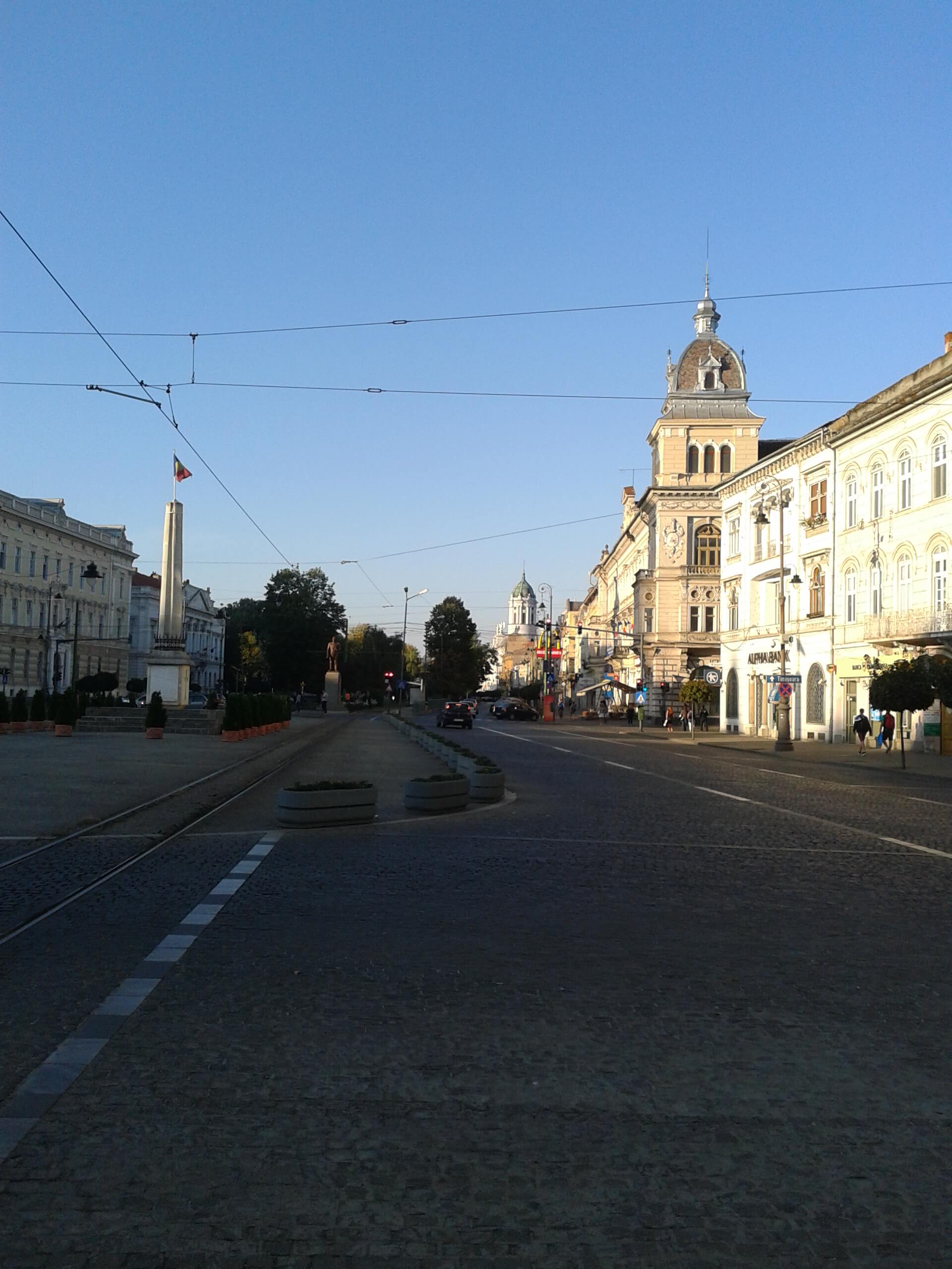 P-ța Revoluției cu Palatul Neumann pe partea dreaptă