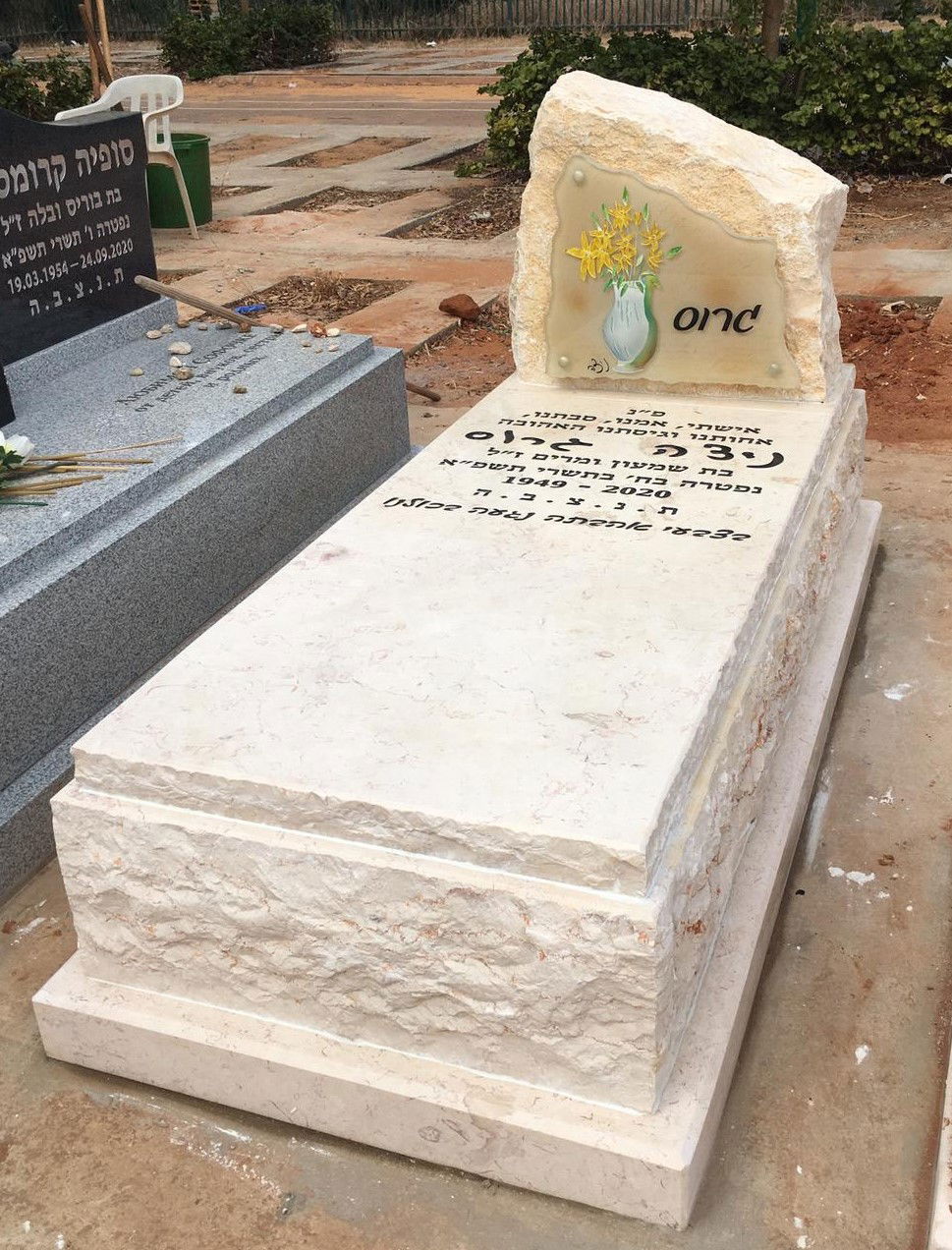 מעוניינים בהצעה ממי שבנה המצבה?