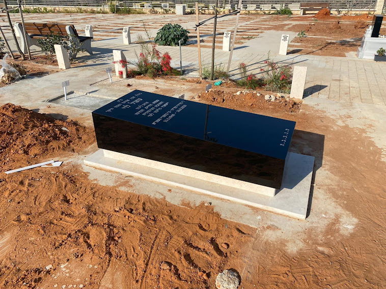 קטלוג מצבות גרניט שחור איכותיות בעיצובים מיוחדים | מק"ט 459