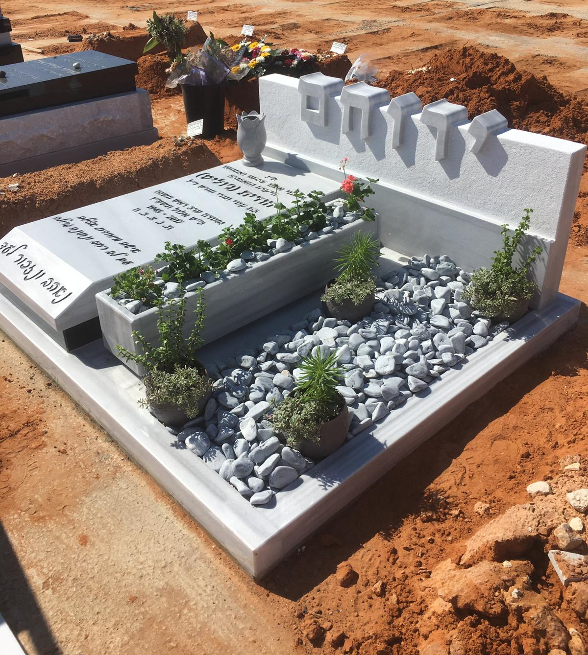 מצבות כפולות דגם זה ניתן לכל שינוי שמתבקש