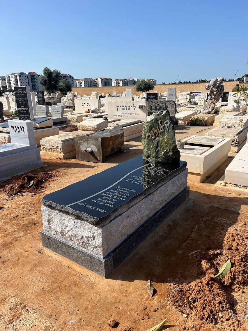 מצבות כפולות דגם זה ניתן לכל שינוי שמתבקש מק"ט 81