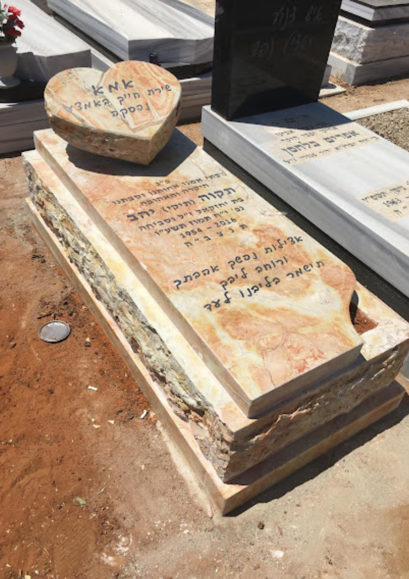 קטלוג מצבות המיוחדות באתר קטלוג מצבות www.catalogm.co.il מק"ט 283