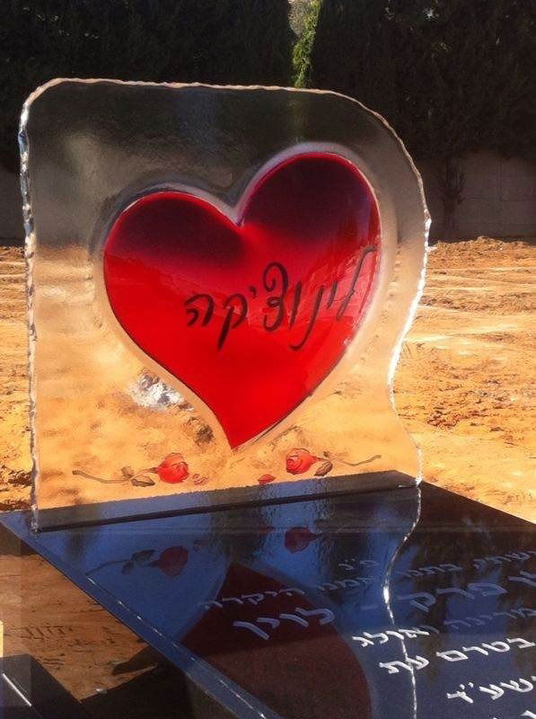 קטלוג תמונות מצבות לבבות - קטלוג מצבות לב מק"ט 804