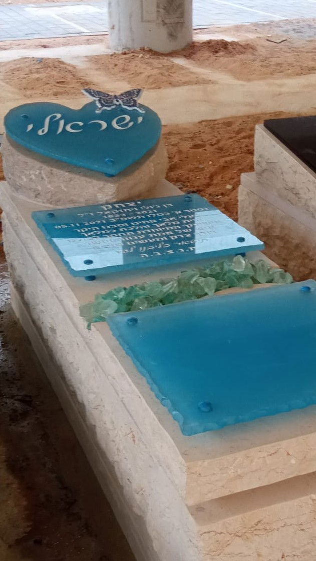קטלוג תמונות מצבות לבבות - קטלוג מצבות לב מק"ט 805