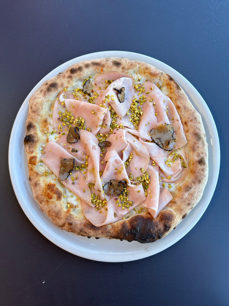 Pizza mortadella con tartufo