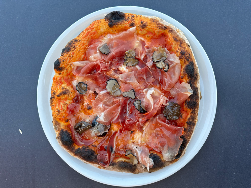 Pizza al culatello al tartufo