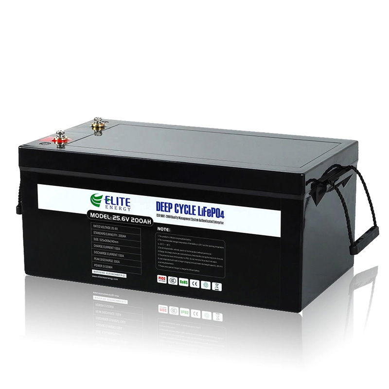 Instalarea panourilor solare cu baterii de stocare poate aduce mai multe avantaje și beneficii în comparație cu un sistem simplu de panouri solare conectat la rețeaua electrică