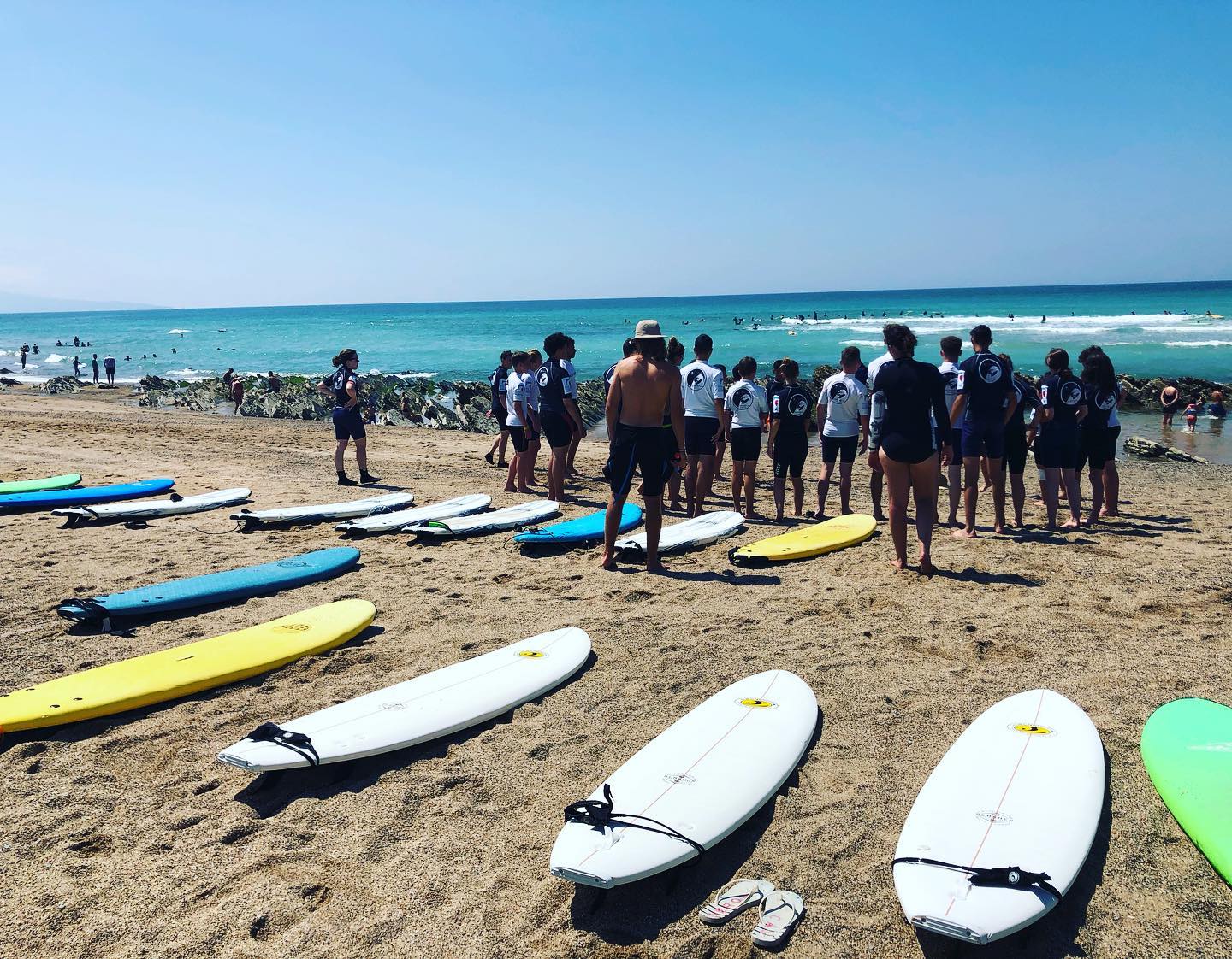 Pourquoi Prendre un Cours de Surf est Indispensable et Passionnant