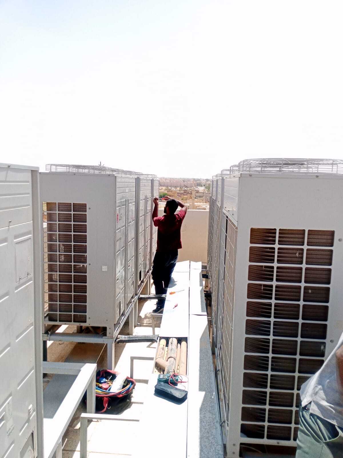 صيانة منظومة تكيف مركزي من نوع (vrf)