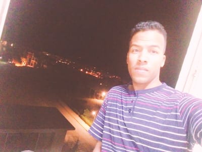 حول image