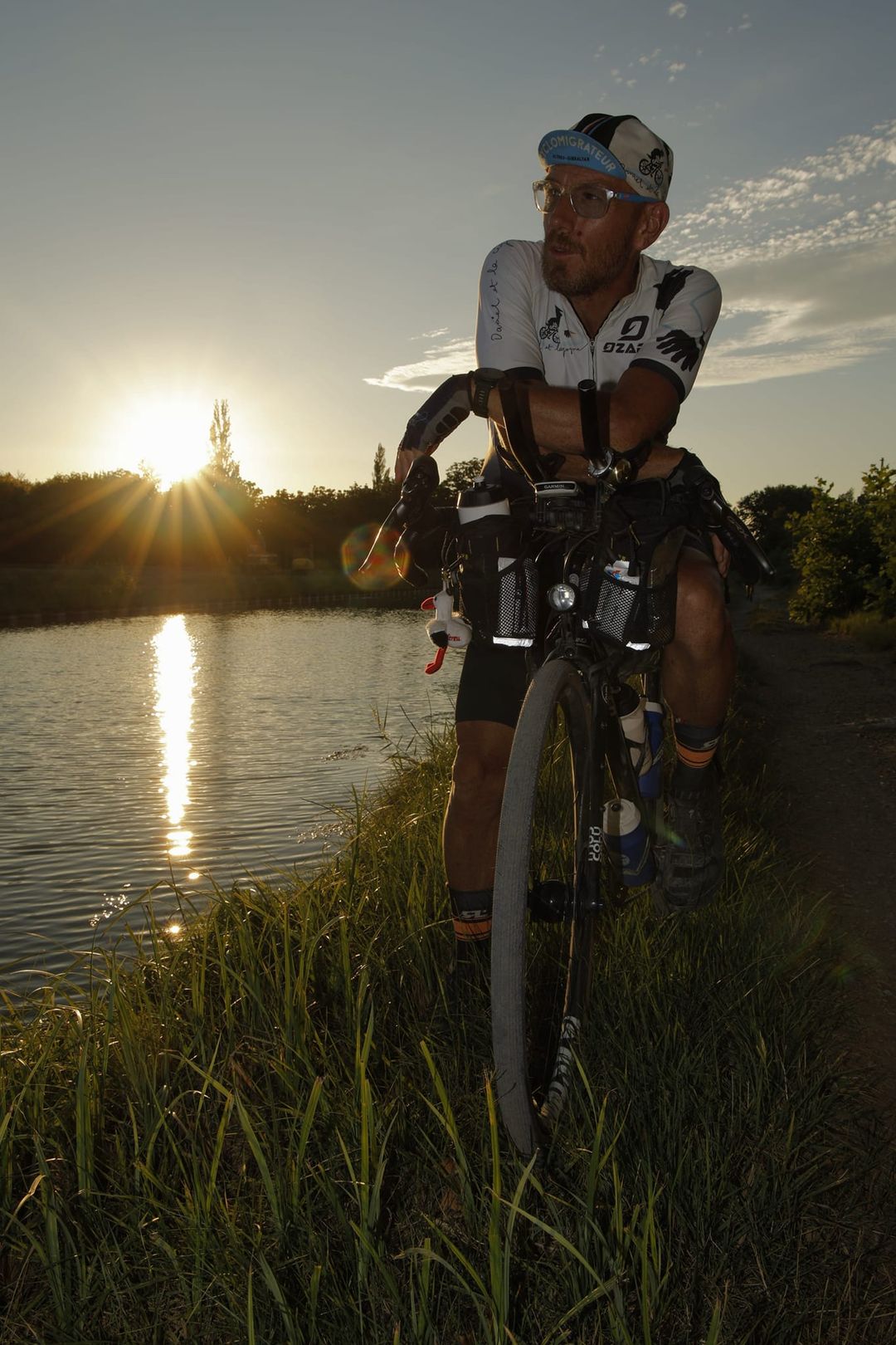 Il a roulé 2 840 km à vélo pour suivre le parcours d'une cigogne migratoire.