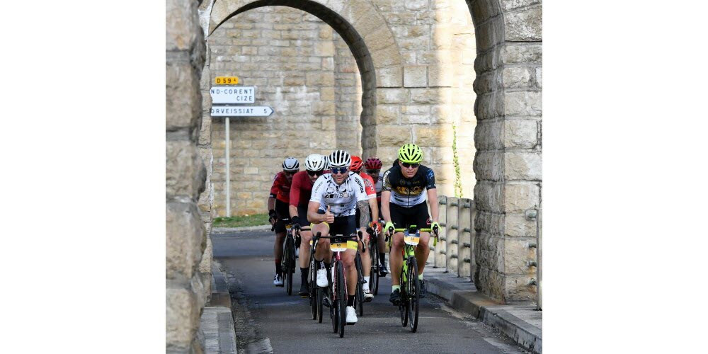 Baptiste Huyet, coureur à Bourg Ain Cyclisme, remporte La Bisou.