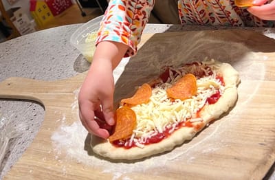 Home-a-made-a-pizza