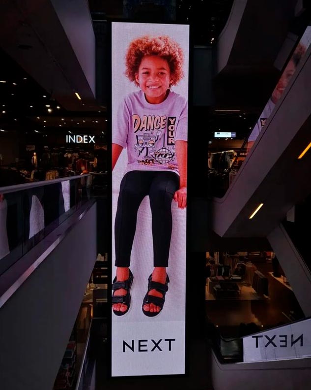 Proyecto gran pantalla LED atrio Ripley Costanera Center.