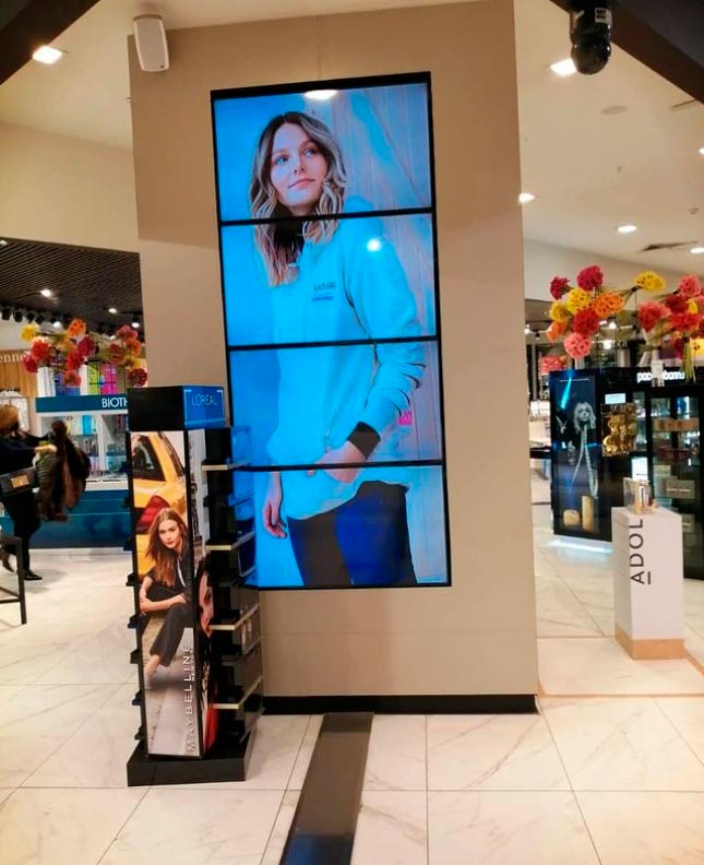 Proyecto pantalla Wall perfumería Ripley Alto Las Condes.