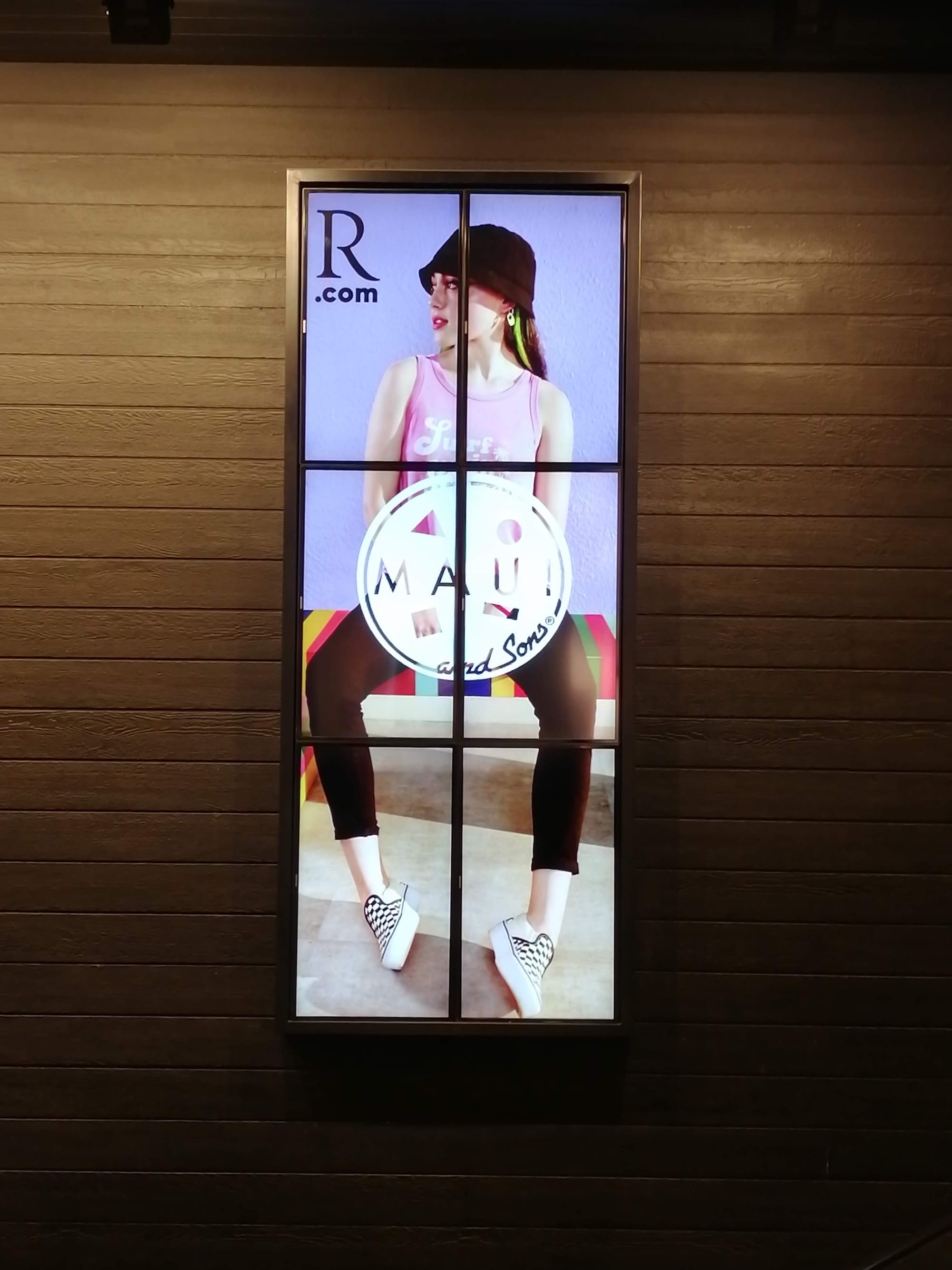 Proyecto pantalla Wall Ripley Plaza Egaña.