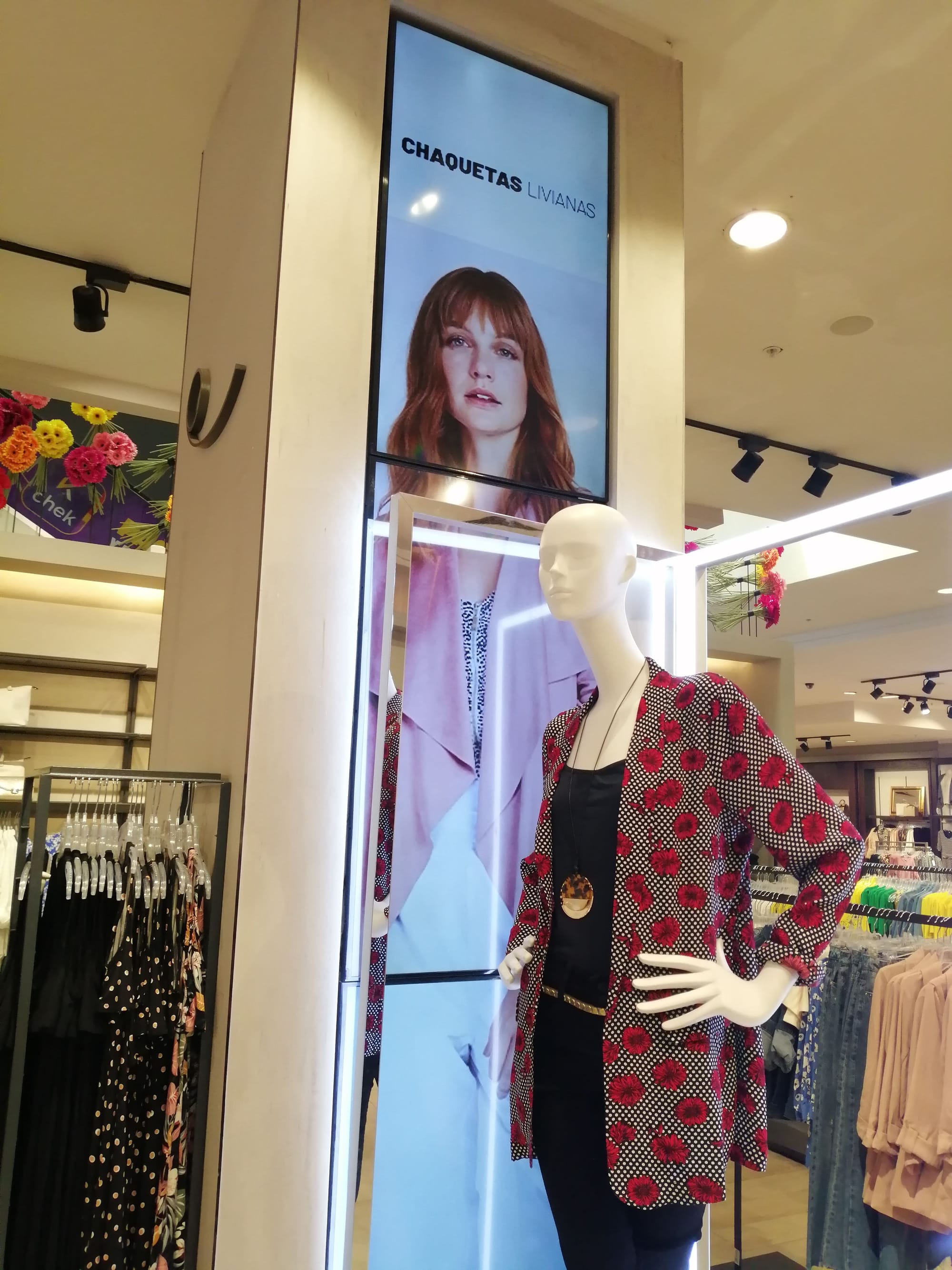 Proyecto pantalla Wall sector mujer Ripley Alto Las Condes.