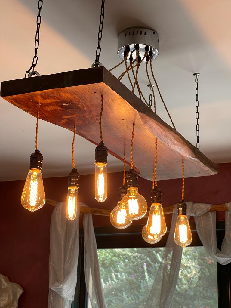 נברשת מפרוסות גזע אקליפטוס